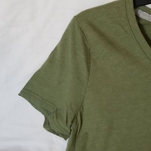 Time and Tru Camo Green‎ Short Sleeve V-Neck Tee Size L - Picture 4 of 6